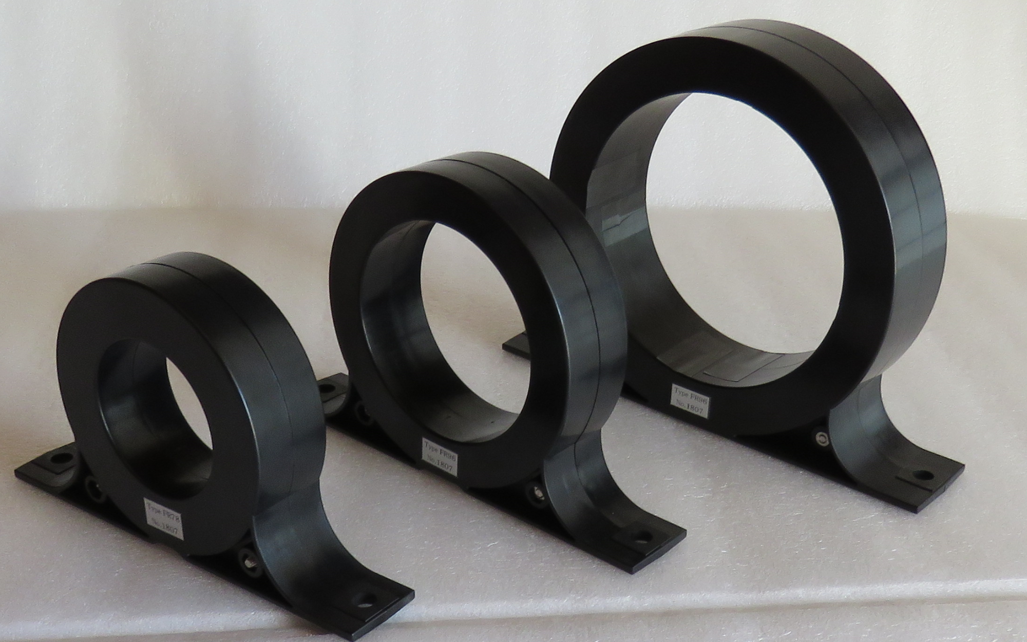 ノイズ対策用零相リアクトル　自立型　TYPE FRシリーズ